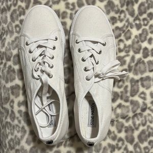 Steve Madden sneakers